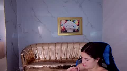 Elain online show from August 9, 10:49 am