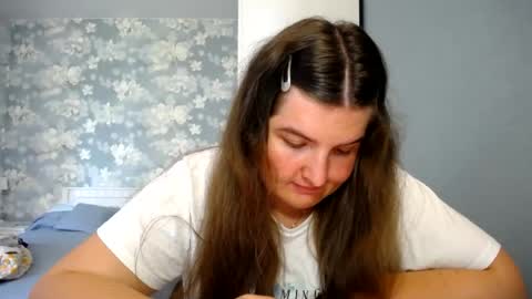 Elanis online show from August 6, 1:10 pm