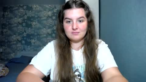Elanis online show from August 6, 5:56 pm