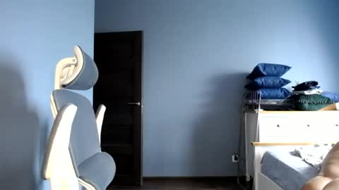 Elanis online show from August 7, 12:49 pm