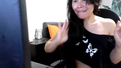 elaramuse_ online show from July 30, 12:23 pm