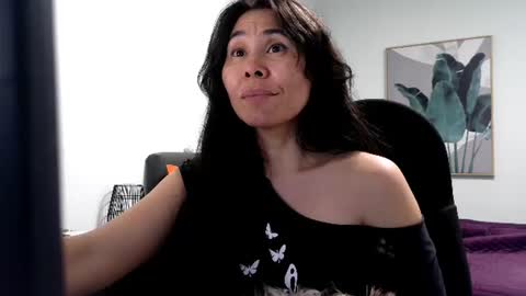 elaramuse_ online show from July 30, 2:35 pm