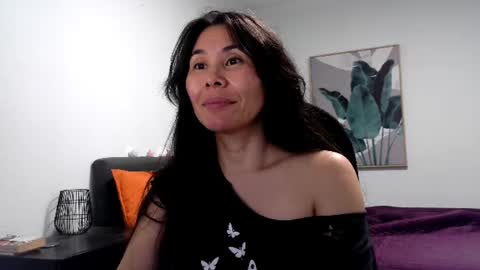 elaramuse_ online show from July 30, 3:41 pm