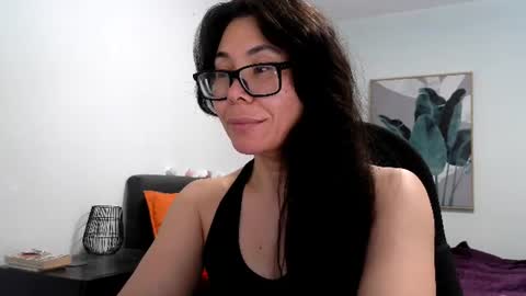 elaramuse_ online show from July 31, 8:20 am