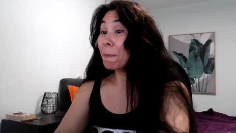 elaramuse_ online show from July 31, 11:38 am