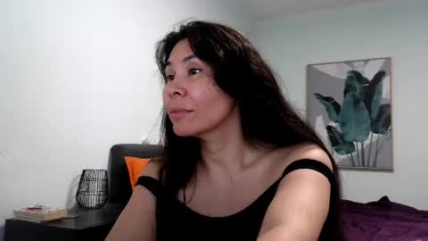elaramuse_ online show from July 31, 12:44 pm