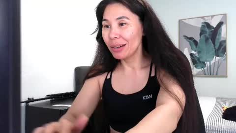 elaramuse_ online show from August 7, 8:47 am