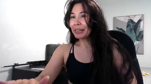 elaramuse_ online show from August 7, 12:05 pm