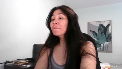 elaramuse_ online show from August 9, 8:37 am