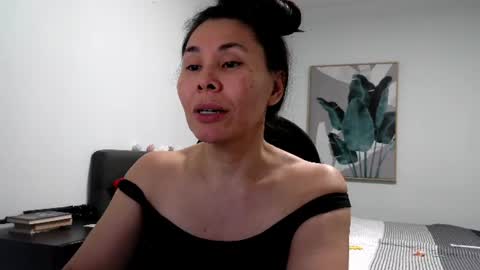 elaramuse_ online show from August 11, 9:39 pm
