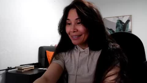 elaramuse_ online show from August 12, 10:23 pm