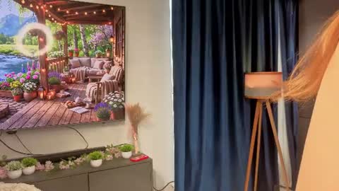 Floria online show from August 17, 1:27 pm