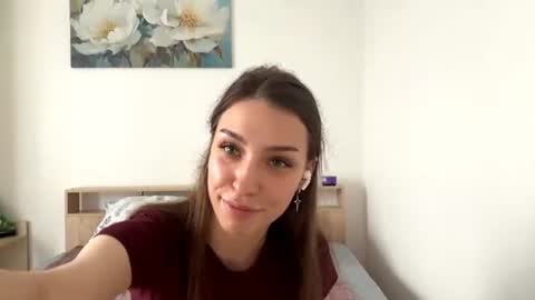 Mia online show from July 15, 9:43 am