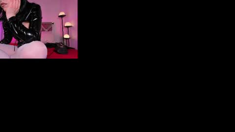 ELEN  online show from July 26, 10:04 pm
