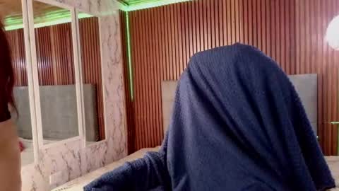 elena_detroya_ online show from August 15, 5:50 pm