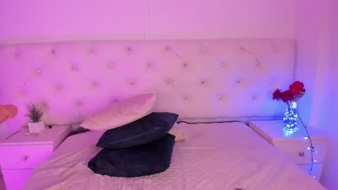 elena_tylor online show from August 2, 10:38 pm