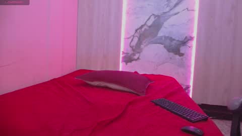 eleven_hot online show from August 13, 2:31 pm