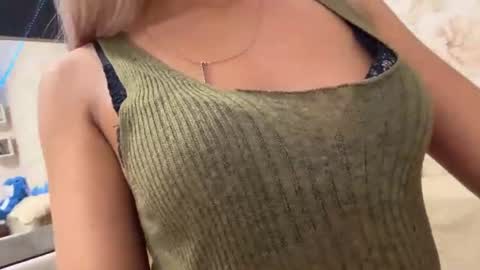 Kate online show from August 4, 5:32 pm