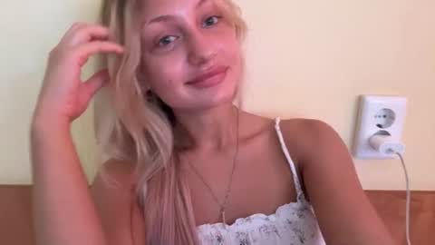 Kate online show from August 6, 3:33 pm