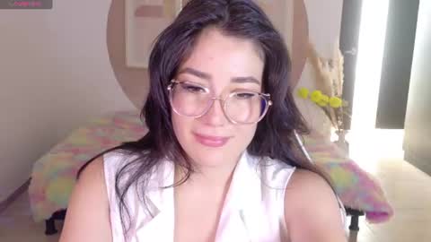 eliiih_ online show from July 24, 2:20 pm