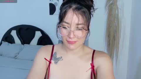 eliiih_ online show from July 27, 2:39 am
