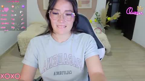 eliiih_ online show from July 31, 12:39 am