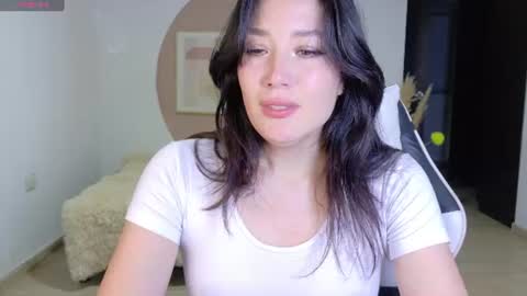 eliiih_ online show from August 5, 2:31 am