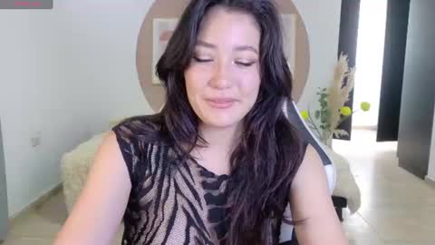 eliiih_ online show from August 5, 7:34 pm