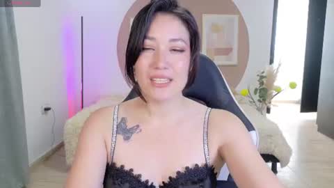 eliiih_ online show from August 13, 6:55 pm