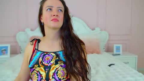 ElinaBellucci online show from April 16, 1:29 pm