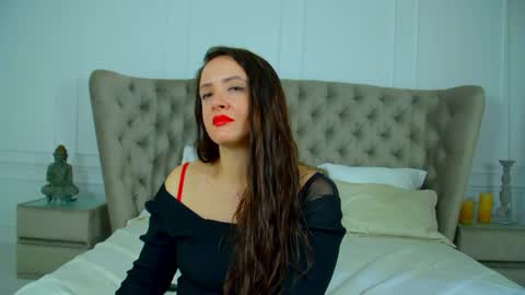 ElinaBellucci online show from April 17, 6:53 am