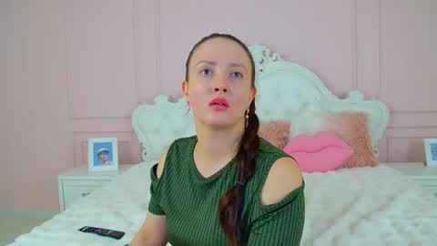 ElinaBellucci online show from April 21, 6:41 am
