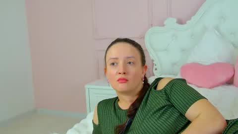 ElinaBellucci online show from April 21, 7:47 am