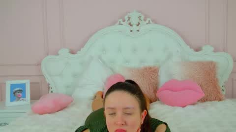 ElinaBellucci online show from April 21, 8:53 am