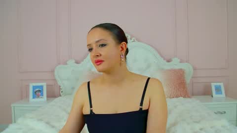 ElinaBellucci online show from April 21, 12:22 pm