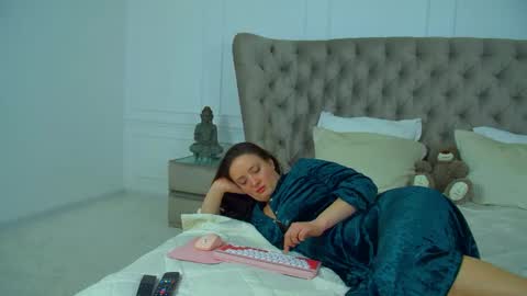 ElinaBellucci online show from April 22, 10:29 am