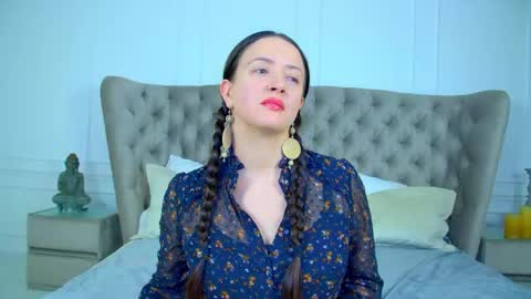 ElinaBellucci online show from April 24, 7:01 am