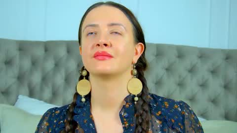ElinaBellucci online show from April 24, 9:13 am