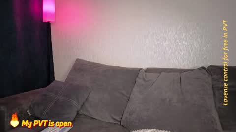 elinamilller online show from August 4, 3:25 am