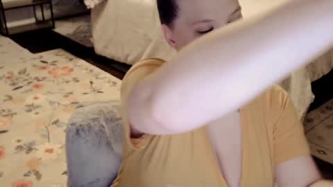 ElinaReign online show from March 4, 7:50 am