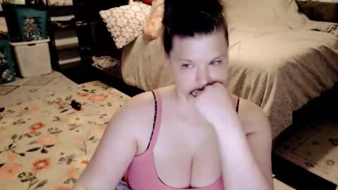 ElinaReign online show from March 6, 5:48 am