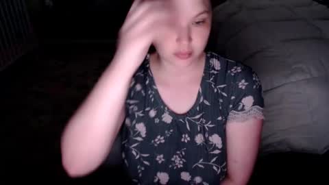 ElinaReign online show from September 4, 7:40 pm
