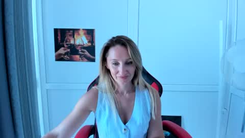 Milena online show from August 10, 11:33 am