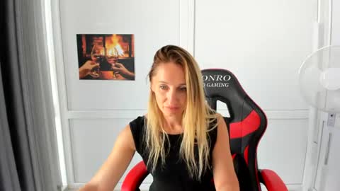 Milena online show from August 12, 8:49 am