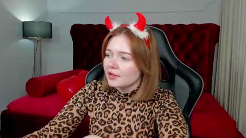 elinavale online show from July 18, 8:37 am