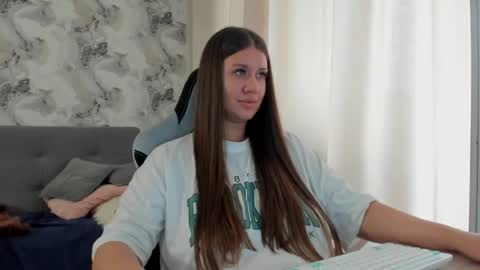 Aletta Oushen online show from August 6, 1:10 pm