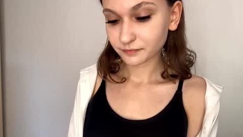 ElisabethSt online show from August 11, 4:03 am