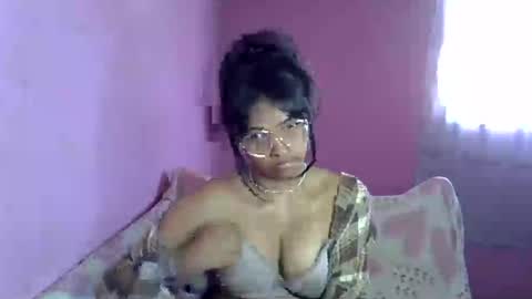 elisah01 online show from August 12, 8:05 am