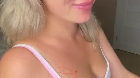 Stephanie online show from August 1, 8:59 pm