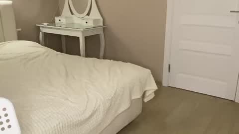 Stephanie online show from August 2, 11:00 pm